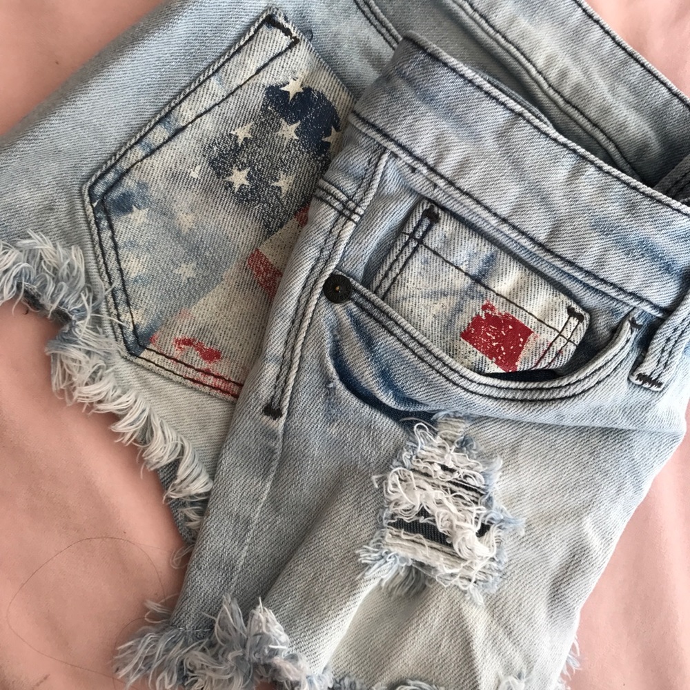 LA Vintage American flag distressed shorts